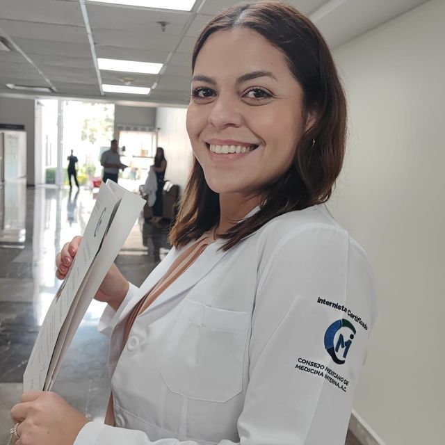 Ana Victoria Encalada Olivas, Internista Monterrey