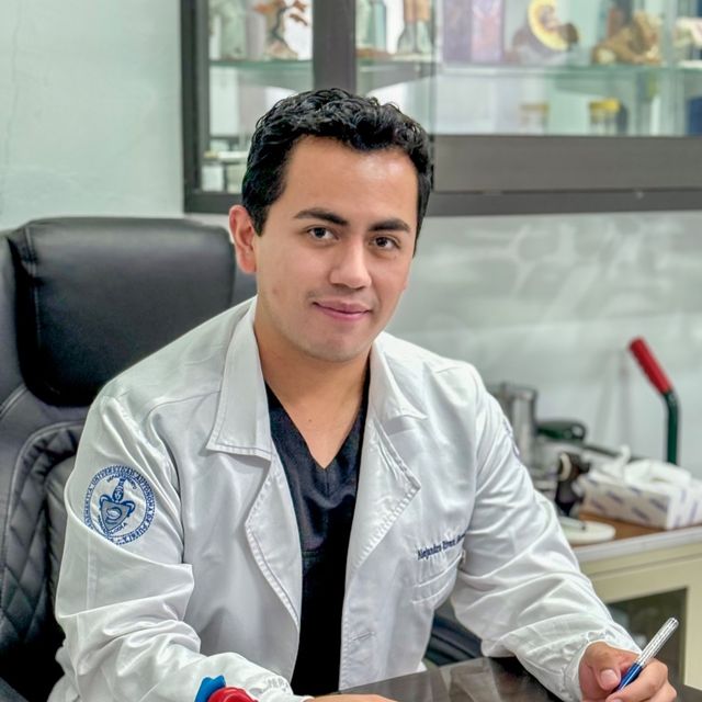 Alejandro Rivera Hernández, Médico general Puebla