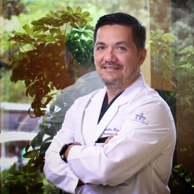 Omar Jorge Castillón Benavides, Neurocirujano Cuajimalpa de Morelos