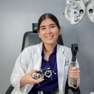 Regina Espadas Olivera, Optometrista Cancun