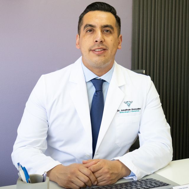 Jonathan González, Ginecólogo Tijuana