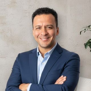 Dr. César Fernández