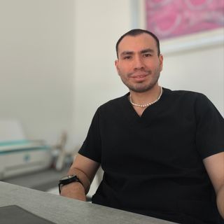 Dr. Mauricio Cárdenas España