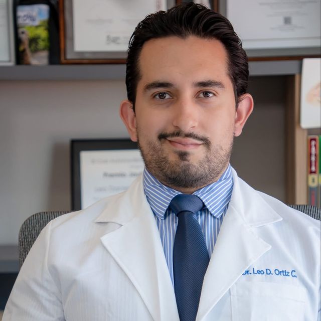 Leo Daniel Ortiz Calderon, Oftalmólogo Morelia