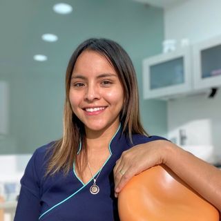 Ampliar imagen: Alejandra Resendiz Orta, Dentista - Odontólogo Juriquilla