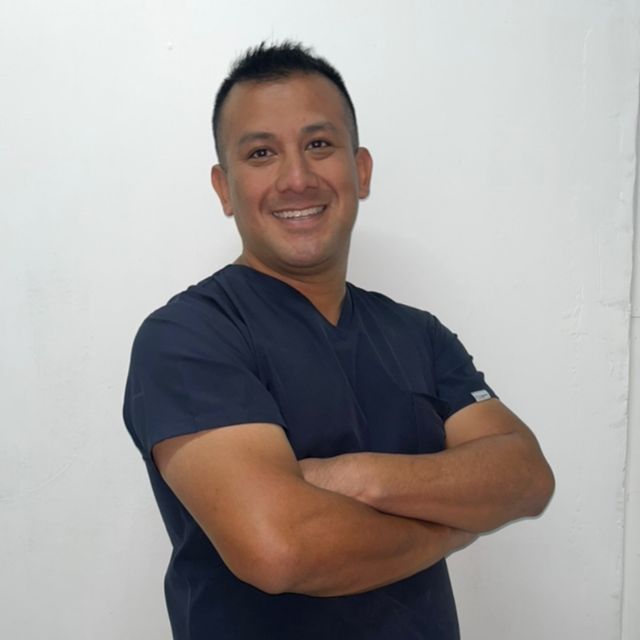 Esaú  Ortega López , Médico general León