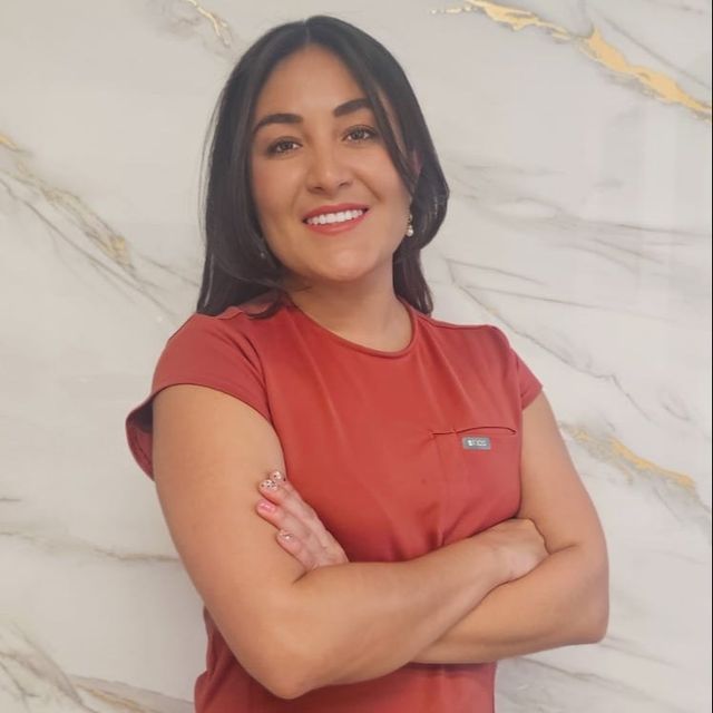 Selene Artemisa Santander Flores, Cirujano plástico Benito Juárez