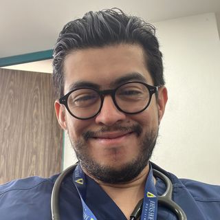 Ampliar imagen: Mauricio Mora, Reumatólogo Cuauhtémoc