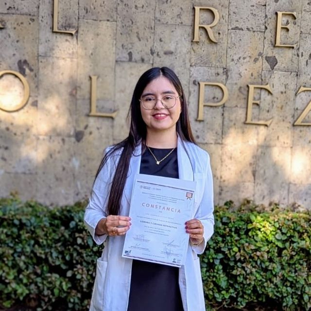 Gabriela Gómez Mora, Oftalmólogo Querétaro