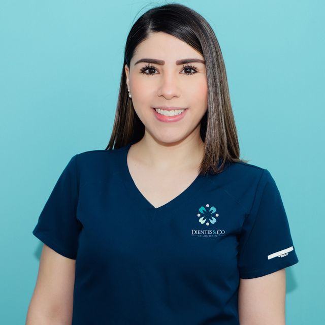 Milena Flores Pavon, Dentista - Odontólogo Santiago de Querétaro