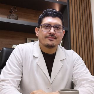 Ampliar imagen: Emir Alamea Corral, Cirujano general Hermosillo