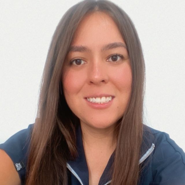 Paola Miren Martínez Bueno, Dentista - Odontólogo León