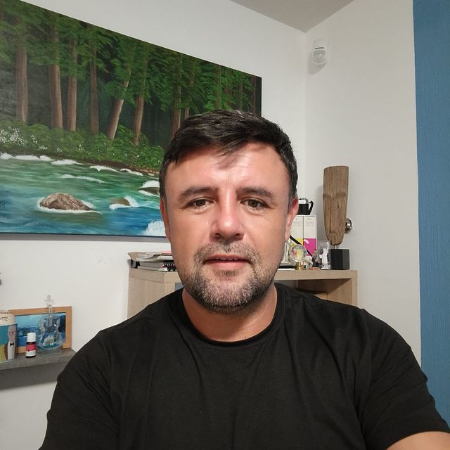 Mauricio Sánchez, Psicólogo León