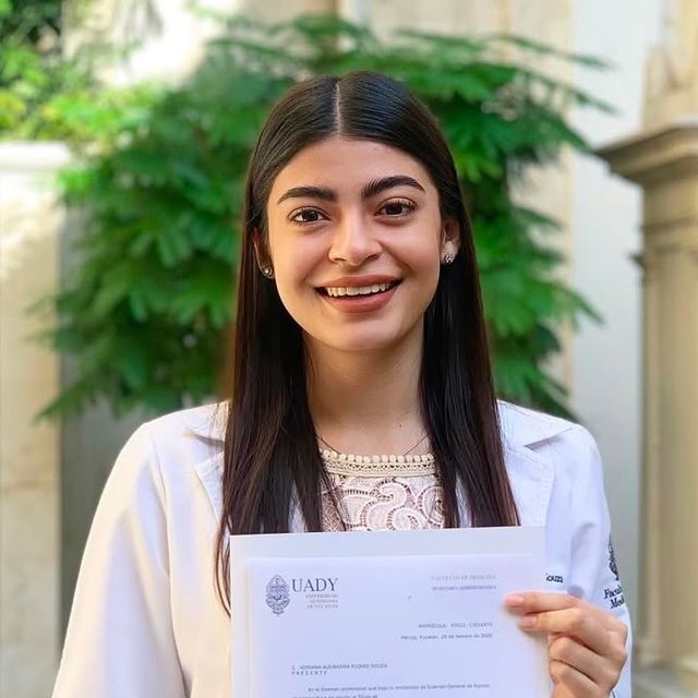 Adriana A. Flores Souza, Médico general Mérida