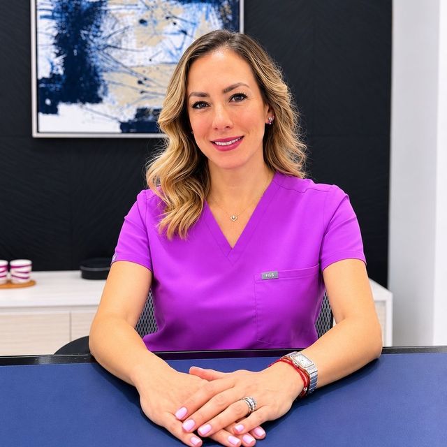 Mónica Paredes Saharopulos, Dentista - Odontólogo Guanajuato