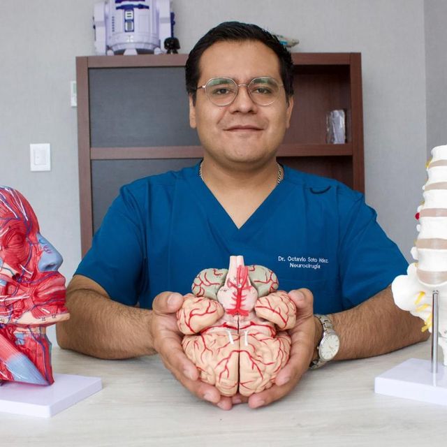 Angel Octavio Soto Hernández, Neurocirujano Cuernavaca