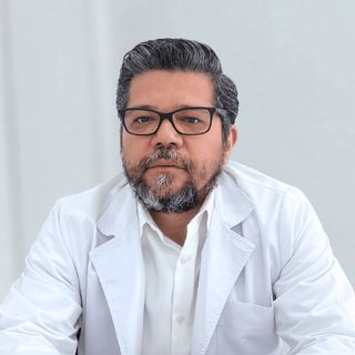 Ampliar imagen: Hernán Lindoro Félix, Ortopedista Tijuana