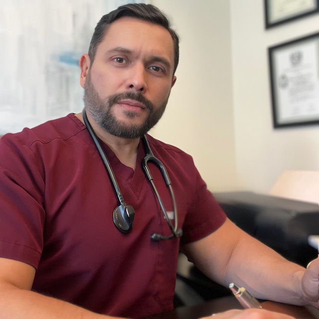 Miguel  Angel Mezquita Vega, Gastroenterólogo Tijuana