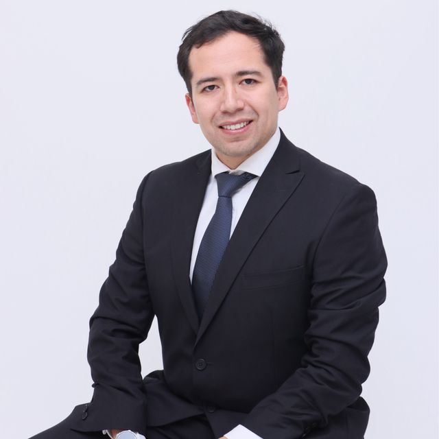 Emmanuel Tapia López, Internista Naucalapan