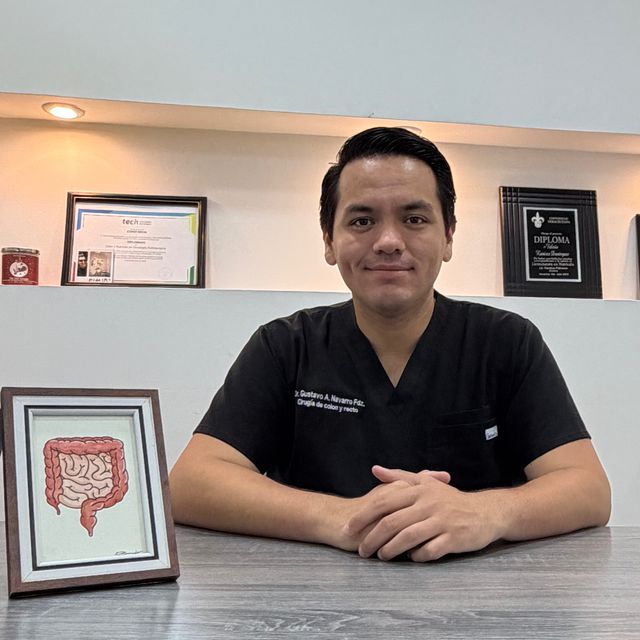 Gustavo Alberto Navarro Fernandez, Proctólogo Veracruz