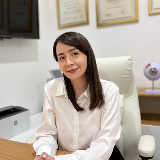 Aime Mendoza, Oftalmólogo León
