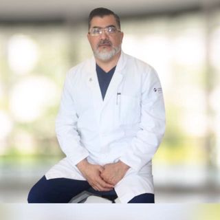 Ampliar imagen: Luis Alberto Ramírez López, Neurocirujano Mérida