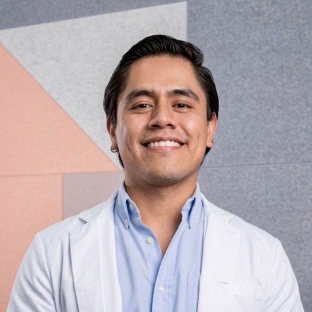 Gustavo Germanico Corona Rosas, Urólogo Cancun