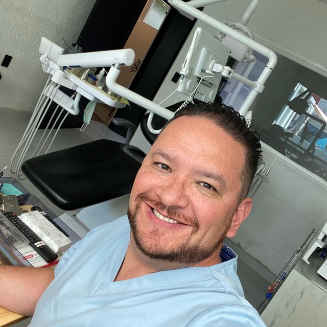 Alejandro Huerta Herrera, Dentista - Odontólogo Benito Juárez