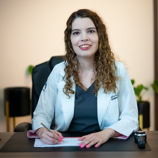 Lupita Nazaret Salas Nuñez, Dermatólogo Zapopan