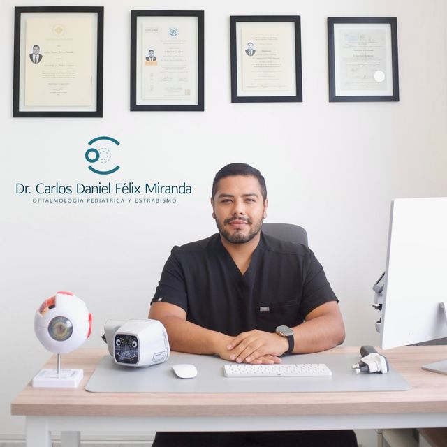 Carlos Daniel Félix Miranda, Oftalmólogo Mérida