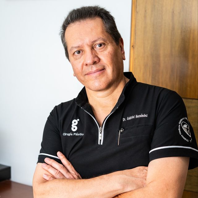 Gabriel Hernández Nuño, Cirujano plástico Zapopan