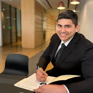 Ampliar imagen: Guillermo Ruvalcaba Tafoya, Urólogo Mexicali