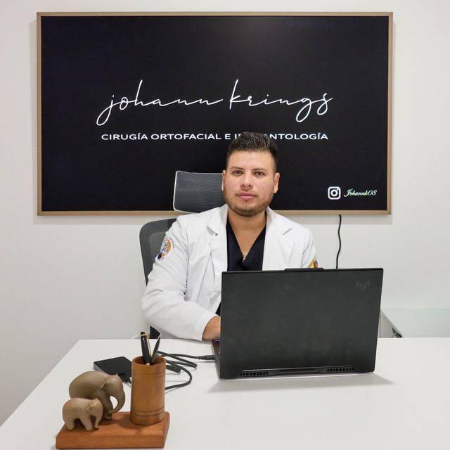Johann  Krings Arratia, Cirujano maxilofacial Ciudad de México