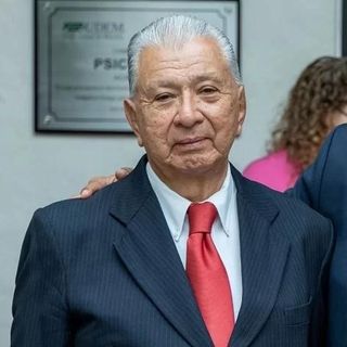 Ampliar imagen: Héctor Padilla Aguirre, Cirujano oncólogo Zamora