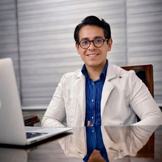 Spencer Rivadeneira, Ginecólogo Coeneo de la Libertad