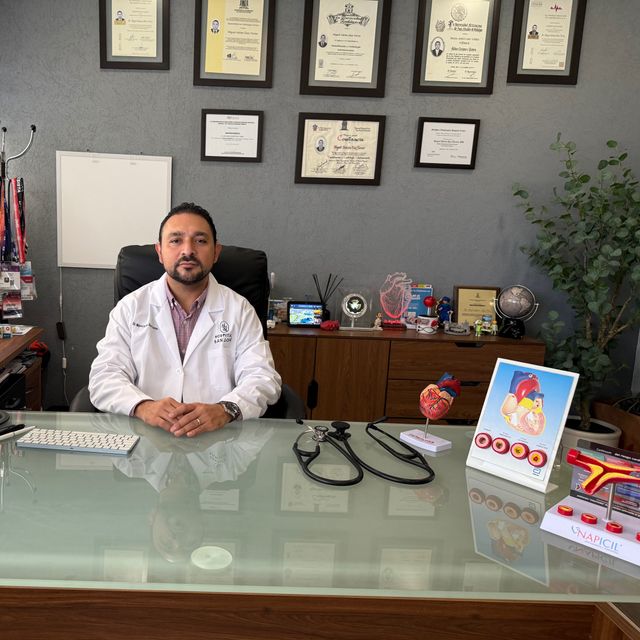 Miguel Adrián Díaz Torres, Cardiólogo Zamora