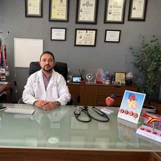 Ampliar imagen: Miguel Adrián Díaz Torres, Cardiólogo Zamora