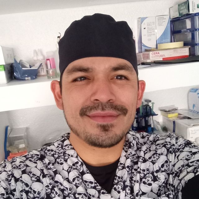 Rafael Calvo Ambriz, Dentista - Odontólogo Tula de Allende