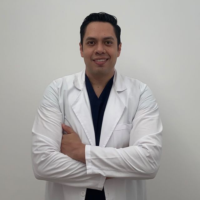 Daniel Valdez Toral, Ortopedista Puerto Vallarta