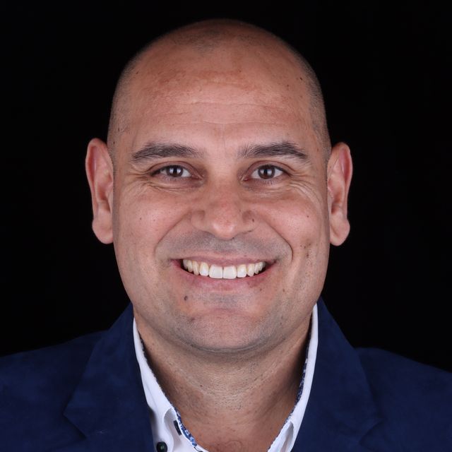 Marco Tulio Alzaga Vega, Implantólogo Tijuana
