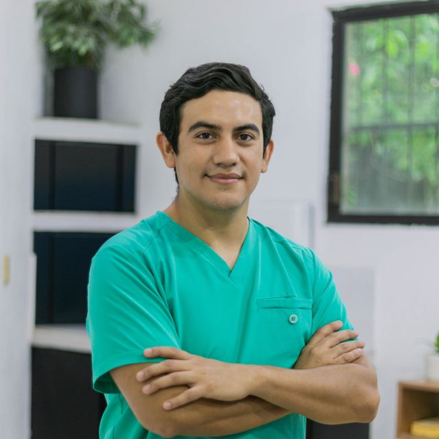 William Candelario Cortes Conde, Dentista - Odontólogo Cancun