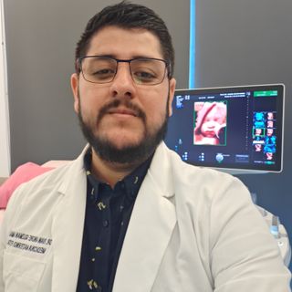 Ampliar imagen: Iván André Guzmán Amador, Ginecólogo Cancun