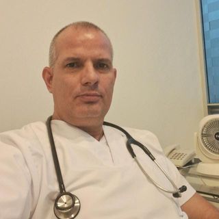 Ampliar imagen: Luis Oscar Díaz Pérez, Endocrinólogo Zitacuaro