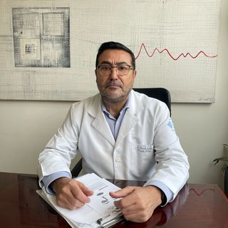 Ampliar imagen: Rosendo Ayala Gonzalez, Cirujano plástico Cuauhtémoc