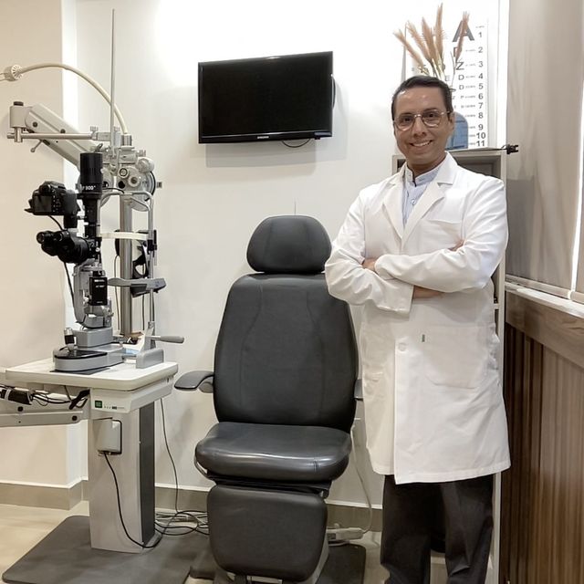 Isaac Mauricio Zúñiga González, Oftalmólogo La Paz