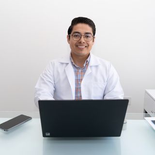 Ampliar imagen: Gilberto Juárez Saavedra, Dentista - Odontólogo Puebla