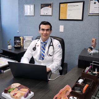Dr. Arnold Vega Valdés