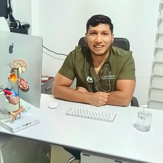 Ampliar imagen: José Francisco Hernández Quiroz, Urgenciólogo Xalapa