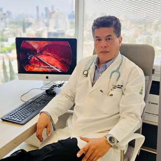 Ampliar imagen: Alfredo Morales Aguilar, Cirujano general Zapopan