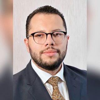 Ampliar imagen: Efraín Martínez Ortiz, Radio Oncólogo Baja California